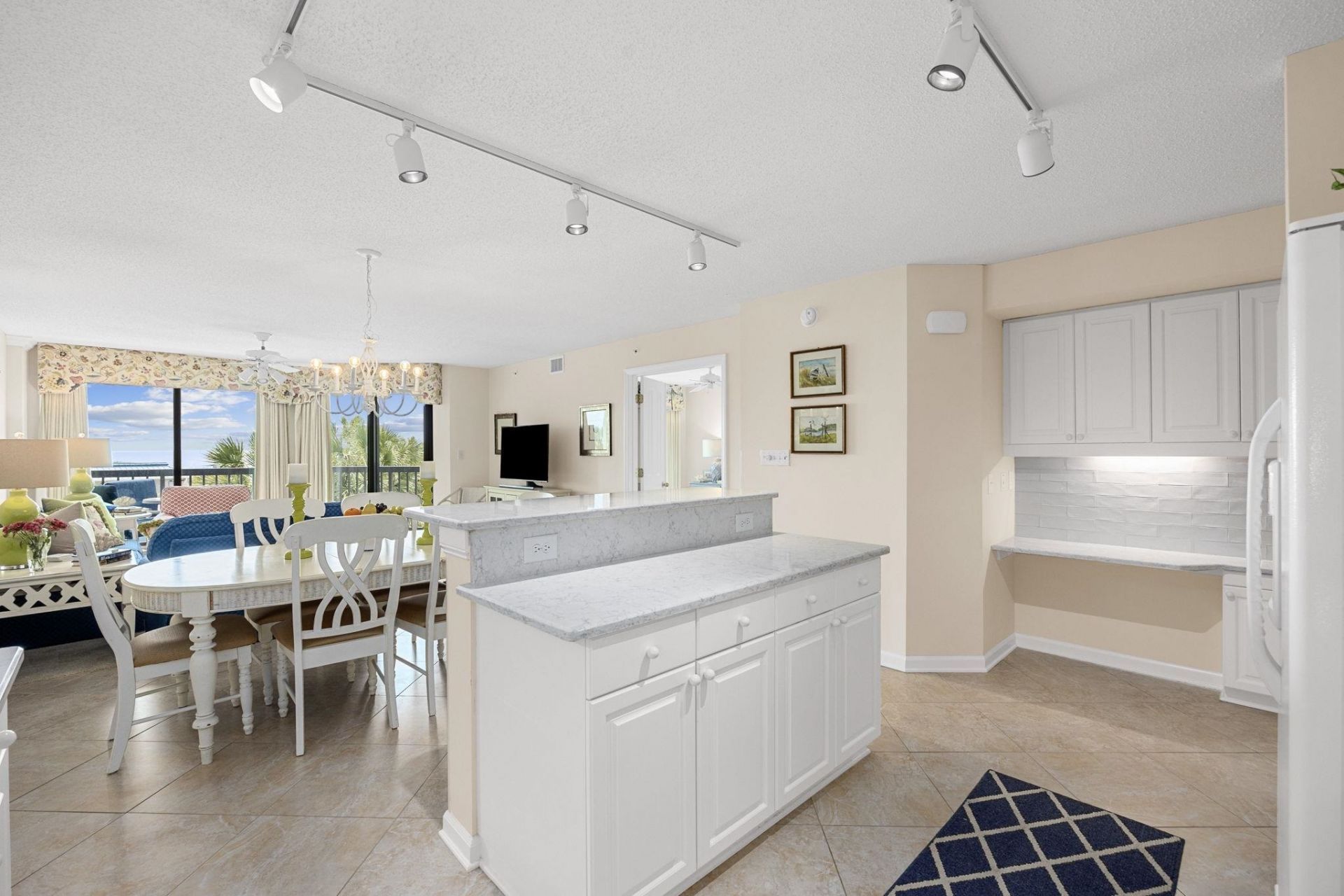 669 Retreat Beach Circle  Photo 6