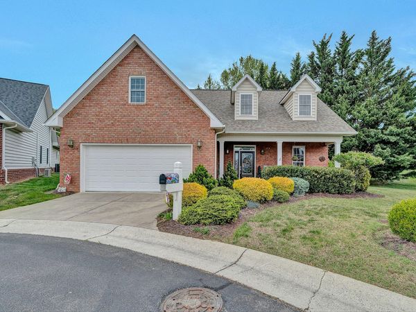 2310 Green Knoll LN , Vinton, VA 24179