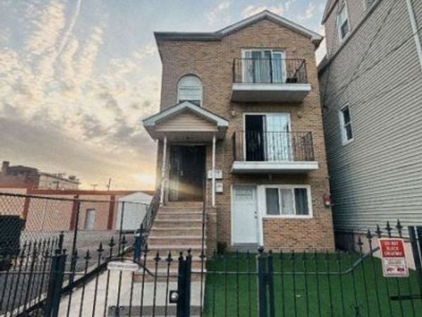 415 S 8Th St, Newark, NJ 07103