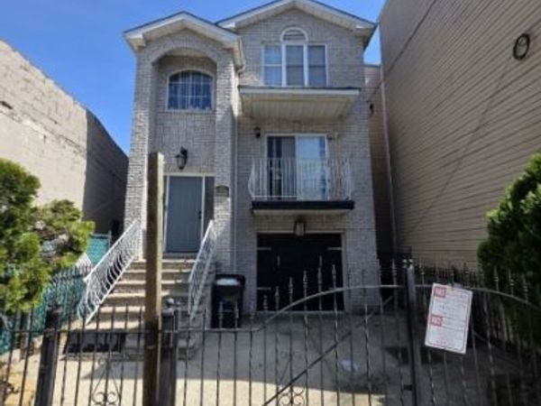 135 Highland Ave, Newark, NJ 07104