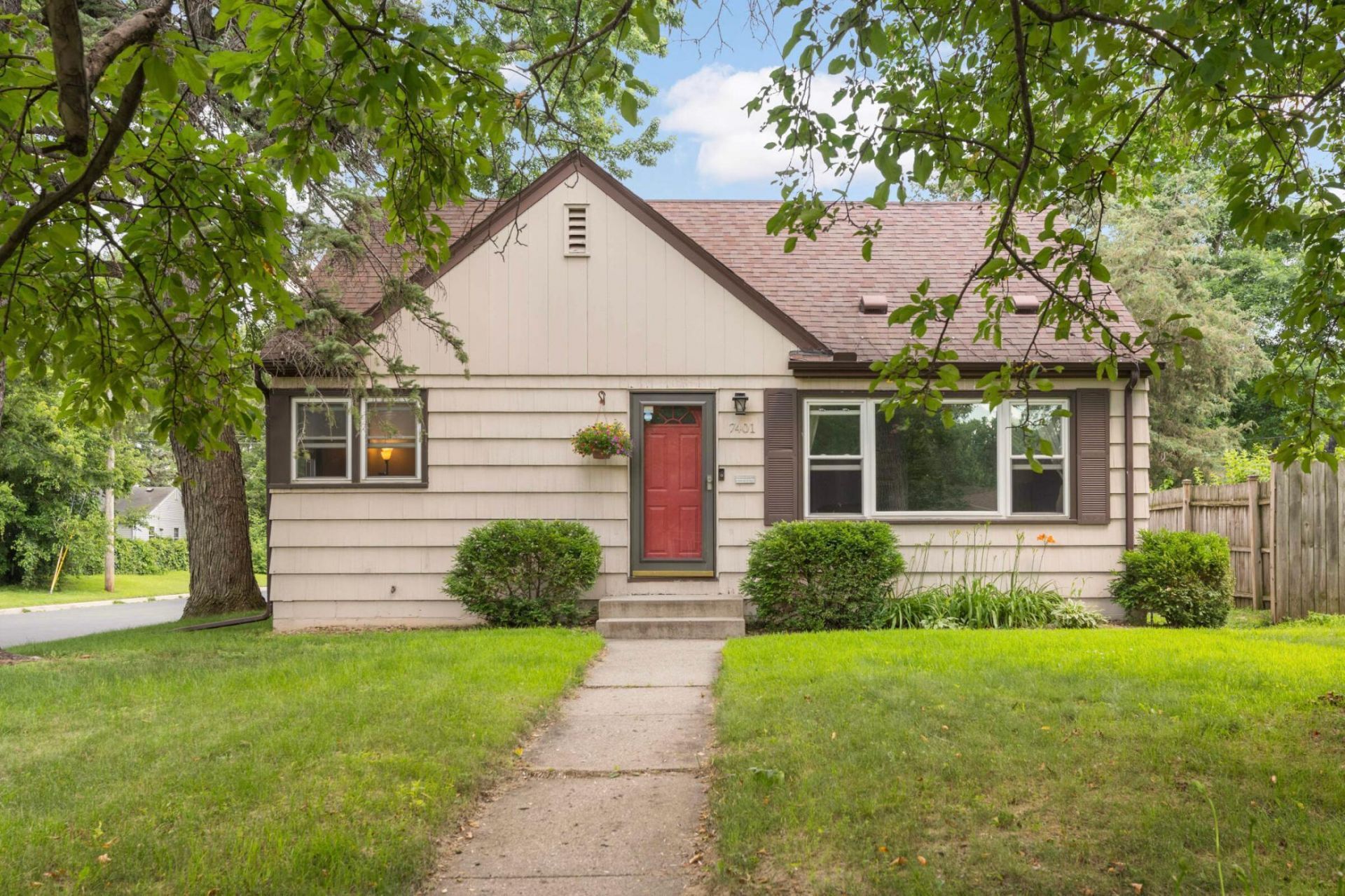 7401 Russell Avenue S, Richfield, MN 55423