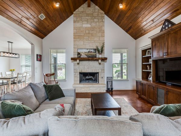 106 RIVER MOUNTAIN DR, Boerne, TX 78006