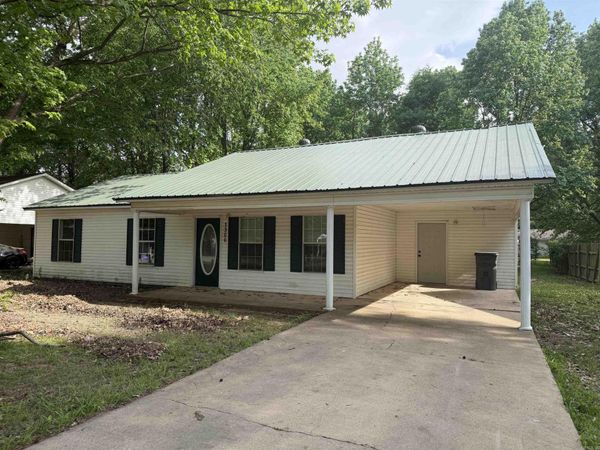 1300 Walker Street , Paragould, AR 72450
