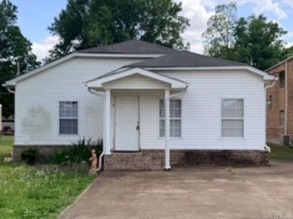 121 Oak Street , Tyronza, AR 72386