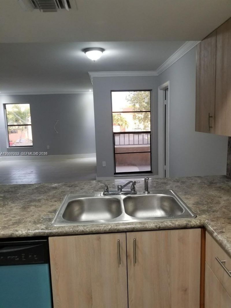 10847 NW 7th St , Unit 16-22, Miami, FL 33126 Photo