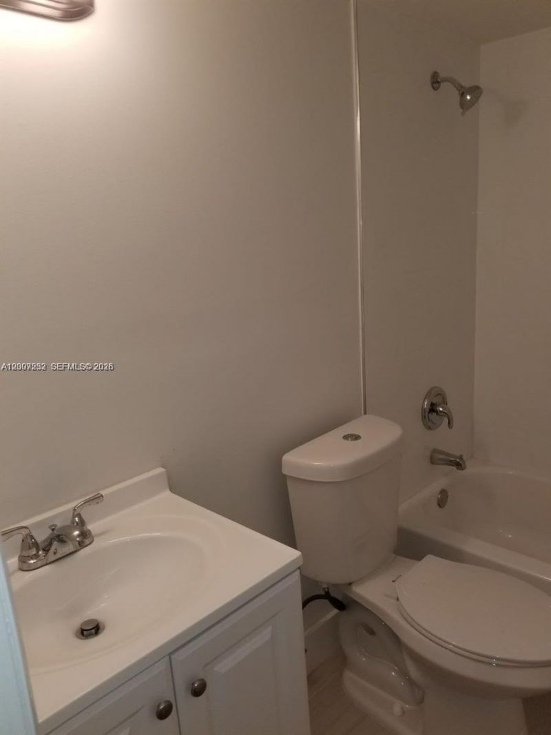 10847 NW 7th St , Unit 16-22, Miami, FL 33126 Photo