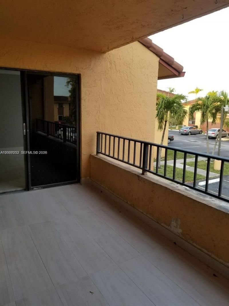 10847 NW 7th St , Unit 16-22, Miami, FL 33126 Photo