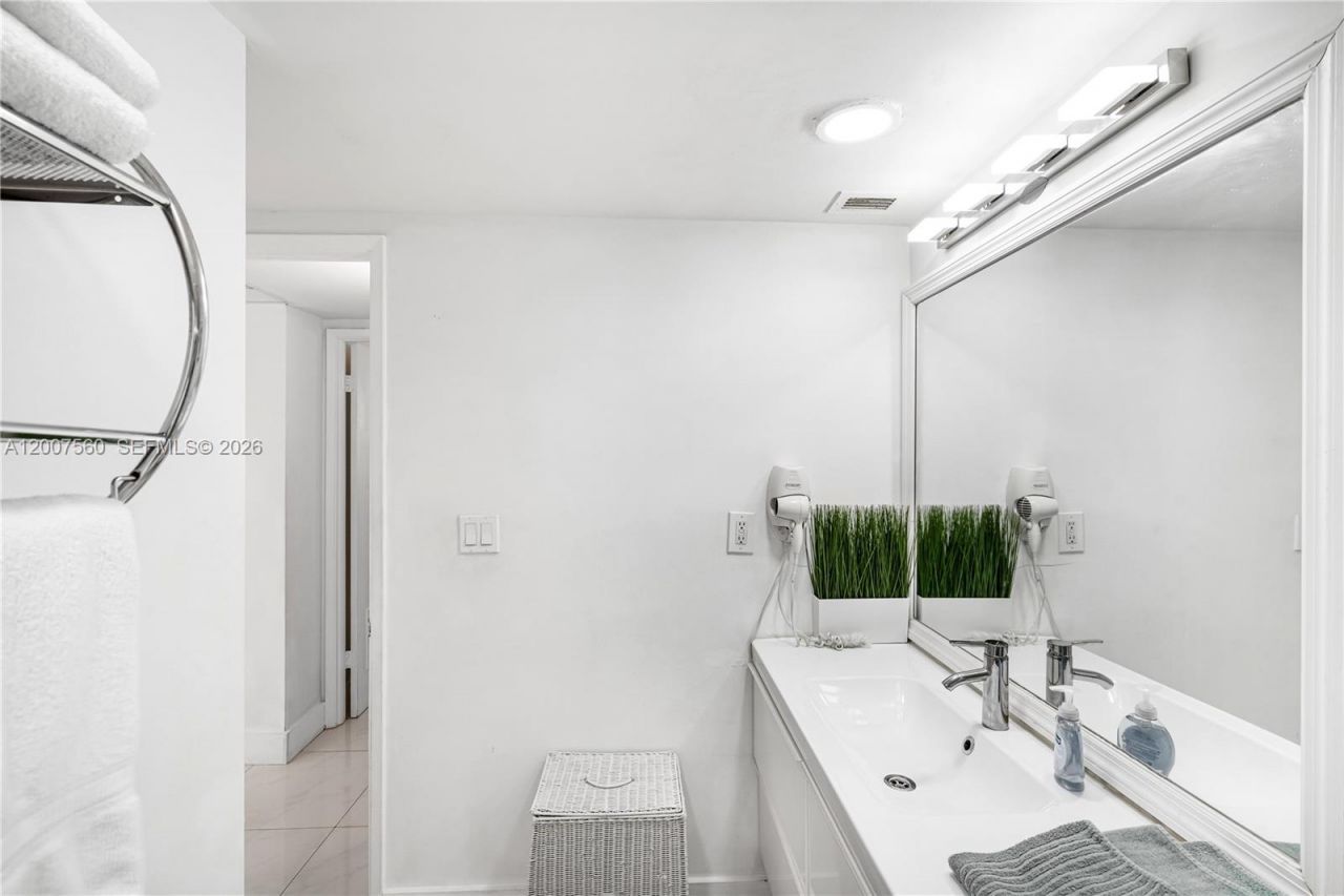 19370 Collins Ave , Unit 1612, Sunny Isles Beach, FL 33160 Photo