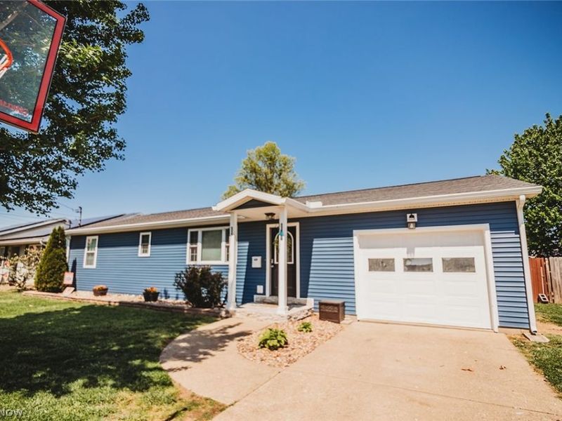 1586 Gene Street, Belpre, OH 45714 Photo 2