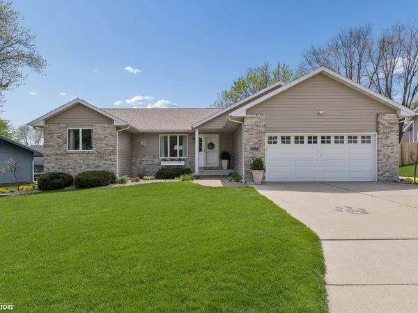 105 Woodlane Drive, Clear Lake, IA 50428