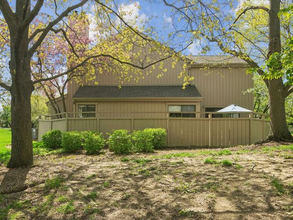 471 Old Barn Road , Lake Barrington, IL 60010