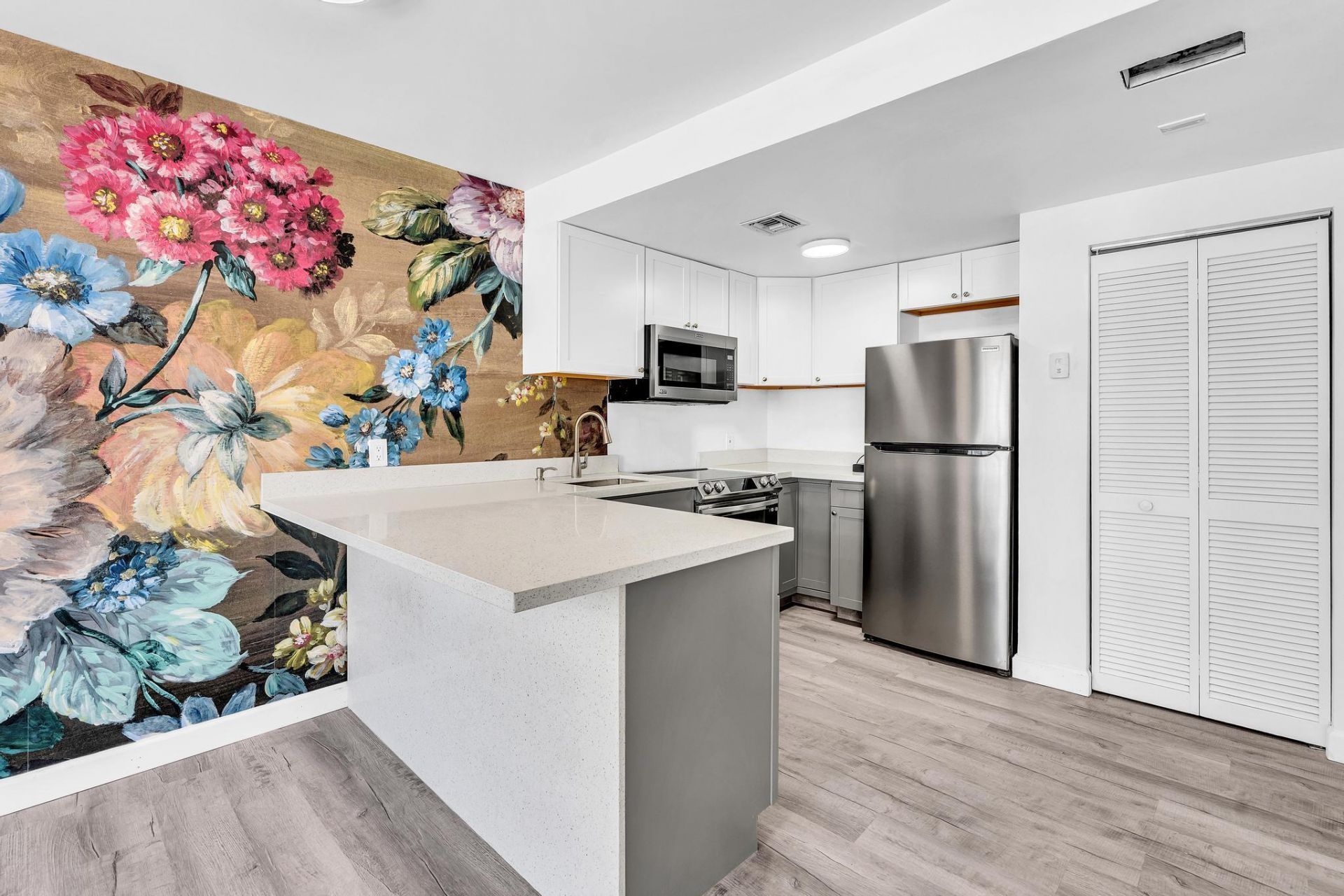 1460 Ocean Drive, Unit 205, Miami Beach, FL 33139 Photo