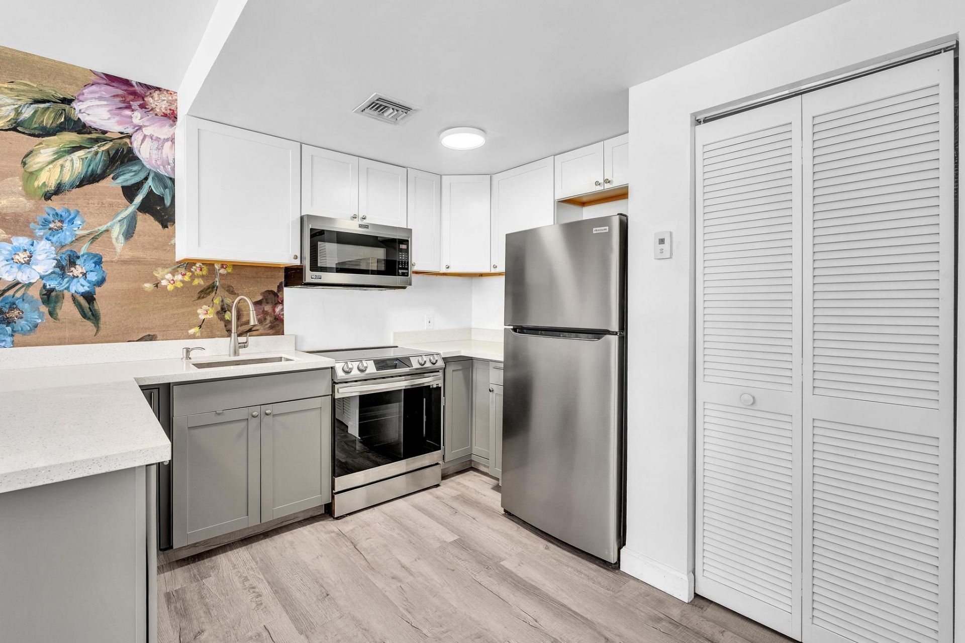 1460 Ocean Drive, Unit 205, Miami Beach, FL 33139 Photo