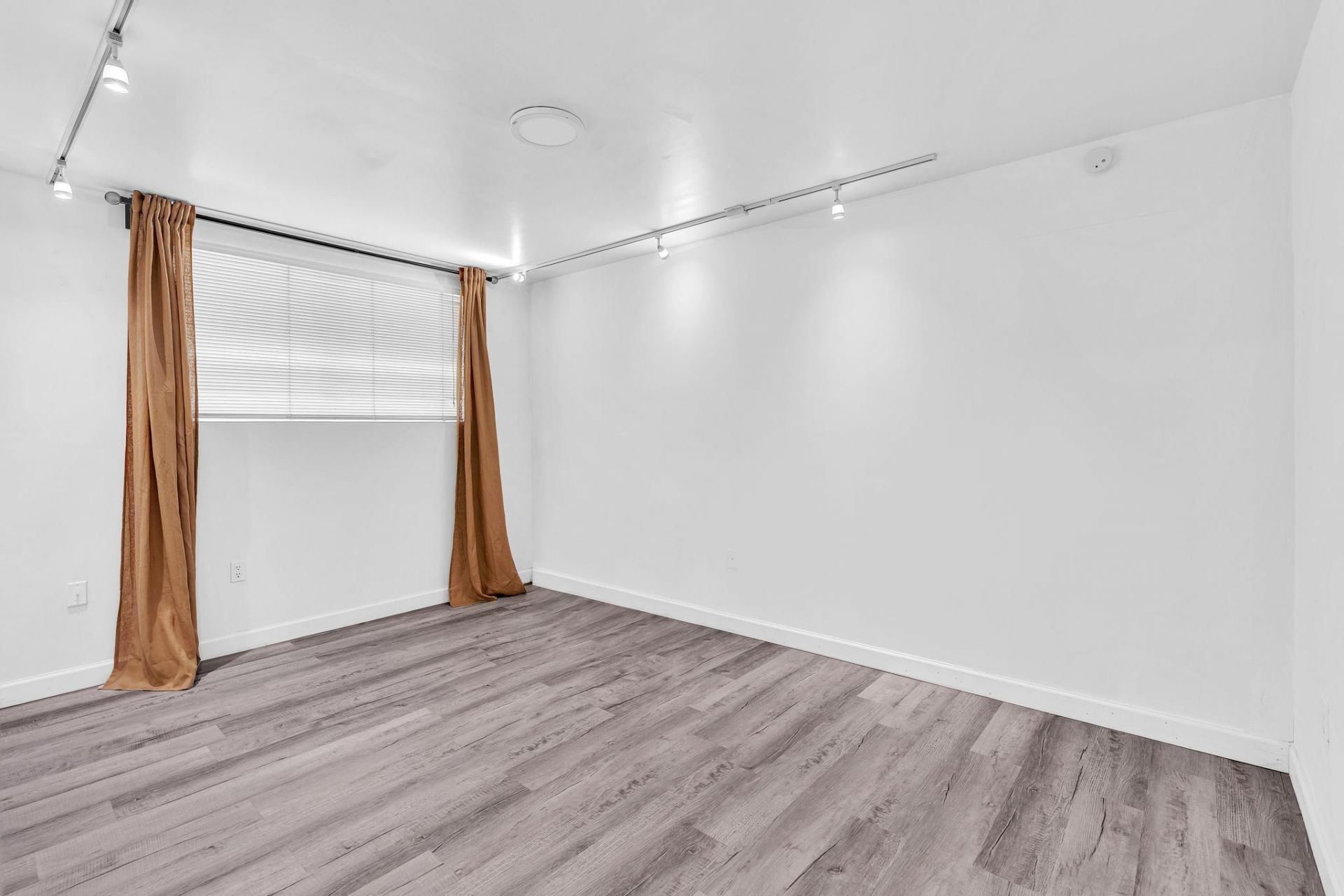 1460 Ocean Drive, Unit 205, Miami Beach, FL 33139 Photo