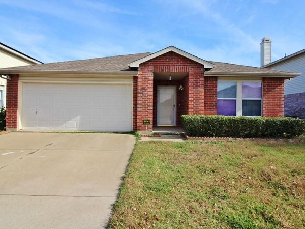 2936 Santa Sabina Drive, Grand Prairie, TX 75052