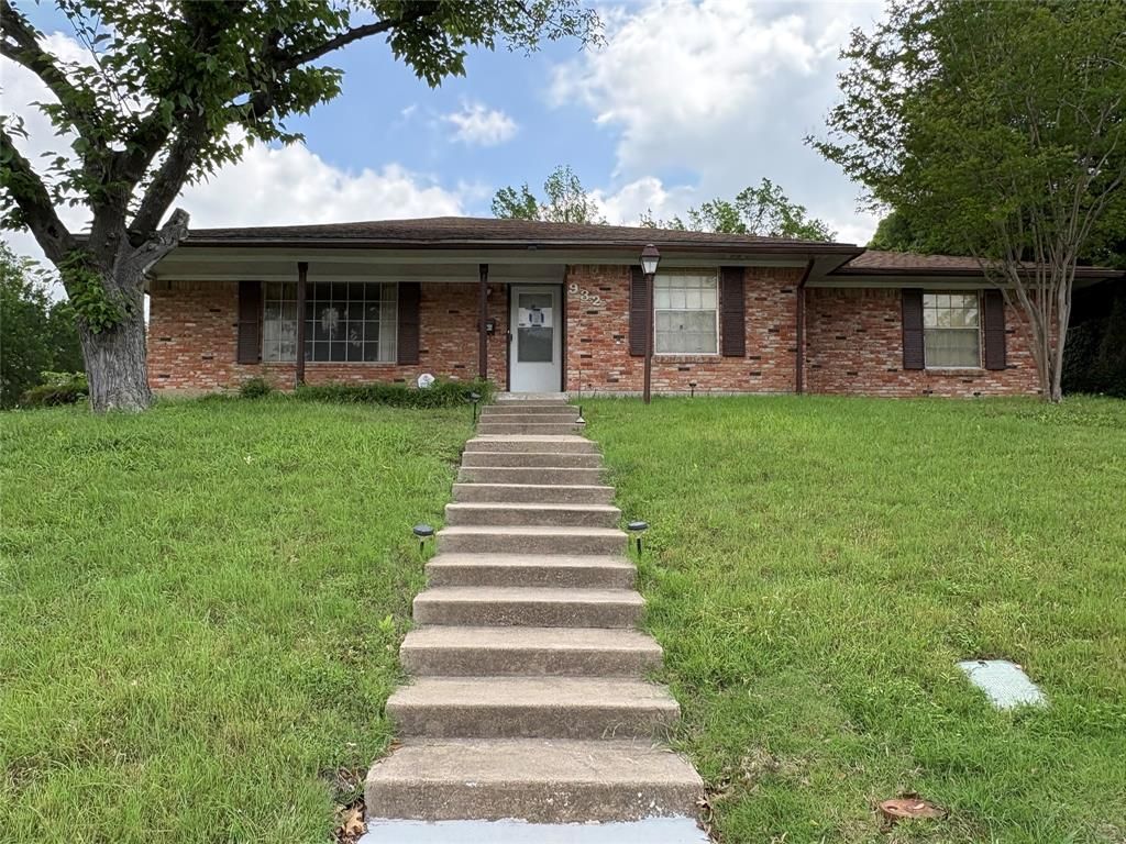 932 Ray Andra Drive , Desoto, TX 75115 Main Photo