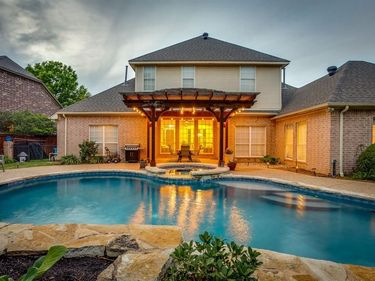 912 Thomas Crossing Drive, Fort Worth, TX 76028