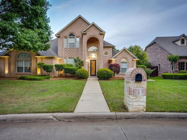 912 Thomas Crossing Drive, Fort Worth, TX 76028