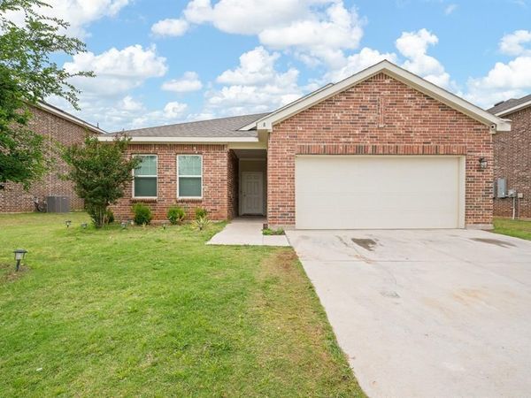 8 Glen Crossings Road, Edgecliff Village, TX 76134