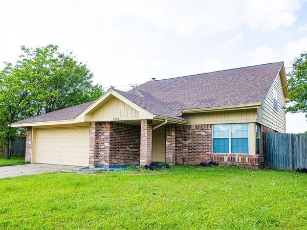 2558 Slaton Drive, Grand Prairie, TX 75052