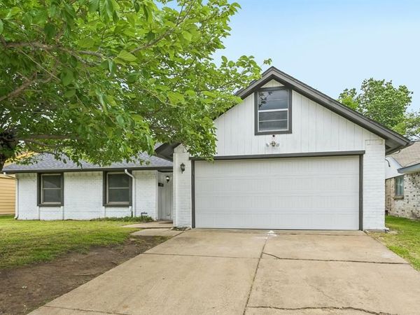 402 W Springdale Lane, Grand Prairie, TX 75052