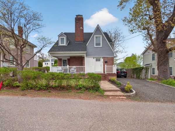 13 Wansor Avenue, Bayville, NY 11709