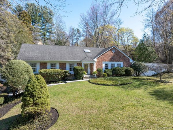 32 Fairway Place , Cold Spring Harbor, NY 11724