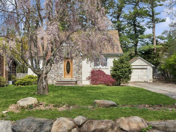 107 E 25th Street , Huntington Station, NY 11746