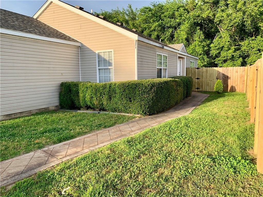 1907 S Pinewoods Drive , Rogers, AR 72758 Main Photo