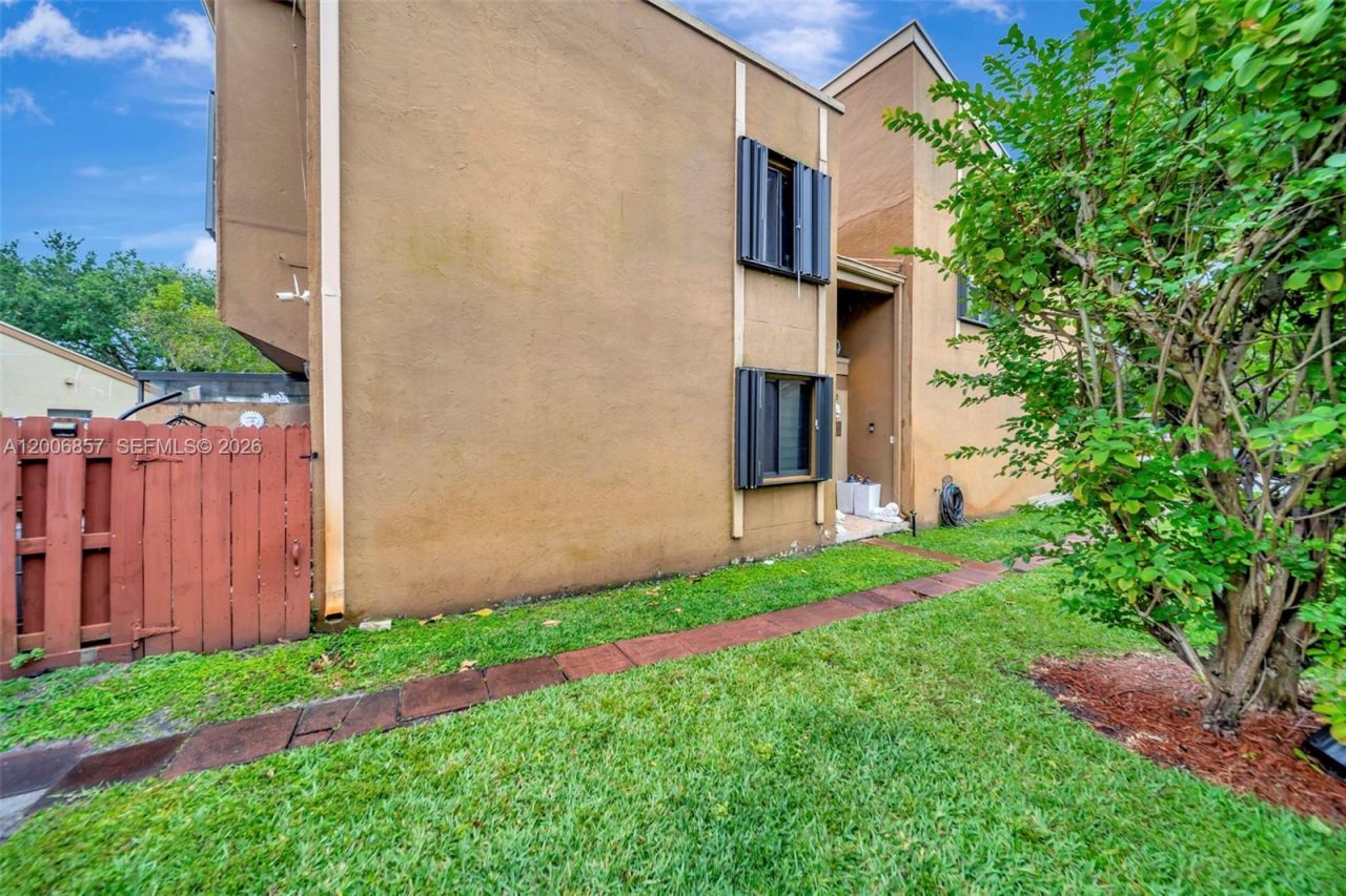 3033 W Missionwood Ln , Unit C-II, Miramar, FL 33025 Photo