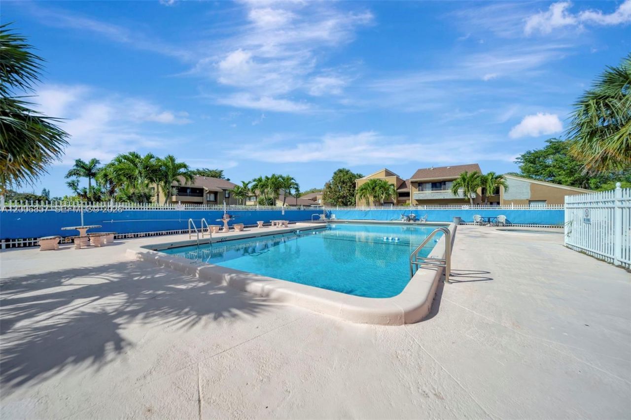 3033 W Missionwood Ln , Unit C-II, Miramar, FL 33025 Photo