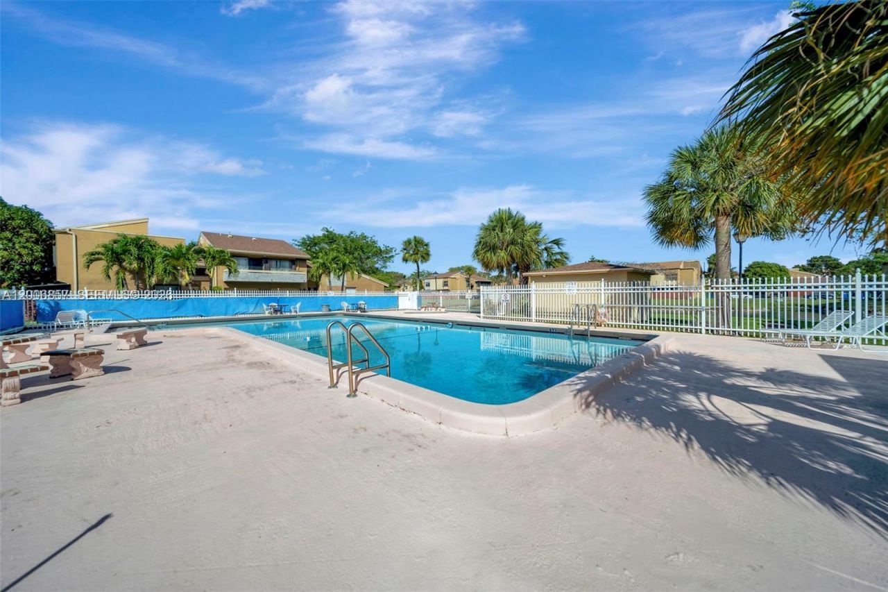 3033 W Missionwood Ln , Unit C-II, Miramar, FL 33025 Photo