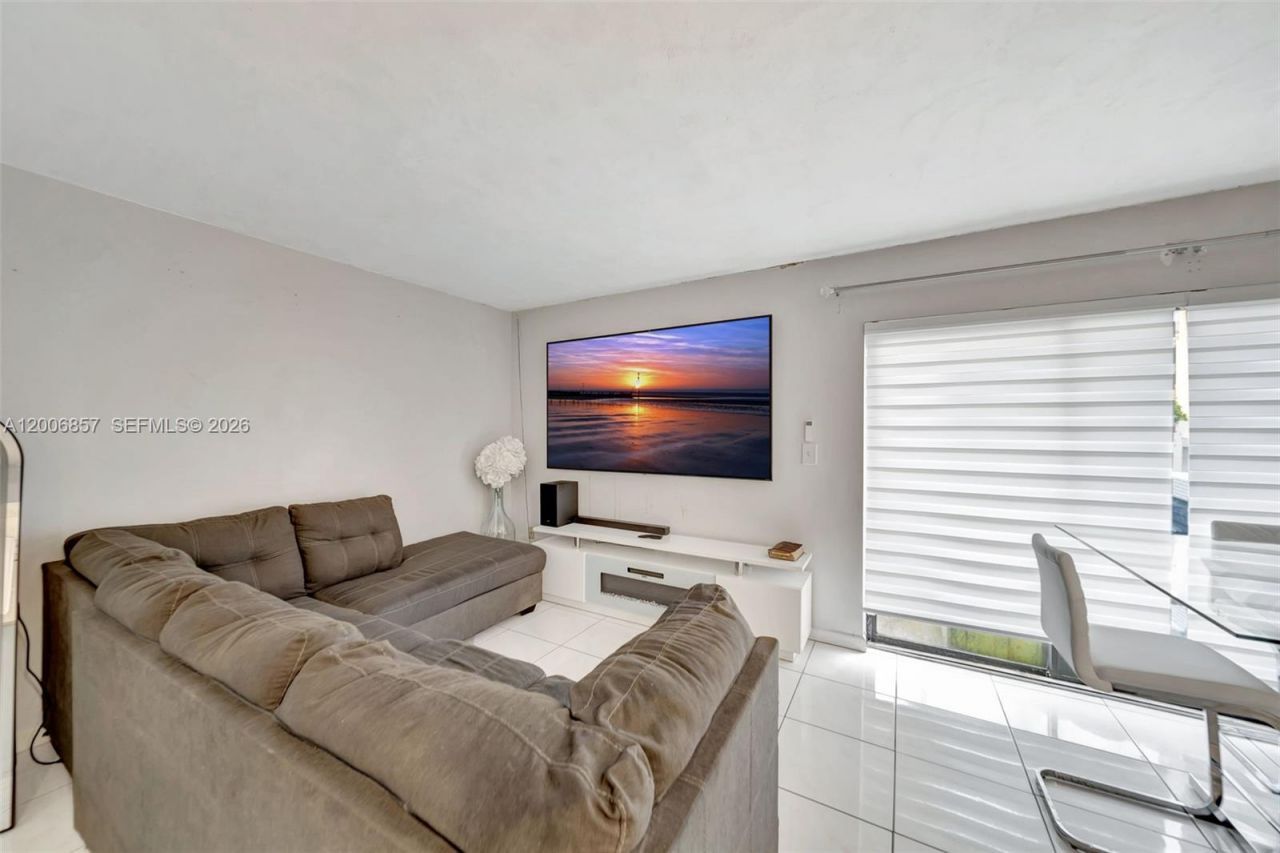 3033 W Missionwood Ln , Unit C-II, Miramar, FL 33025 Photo