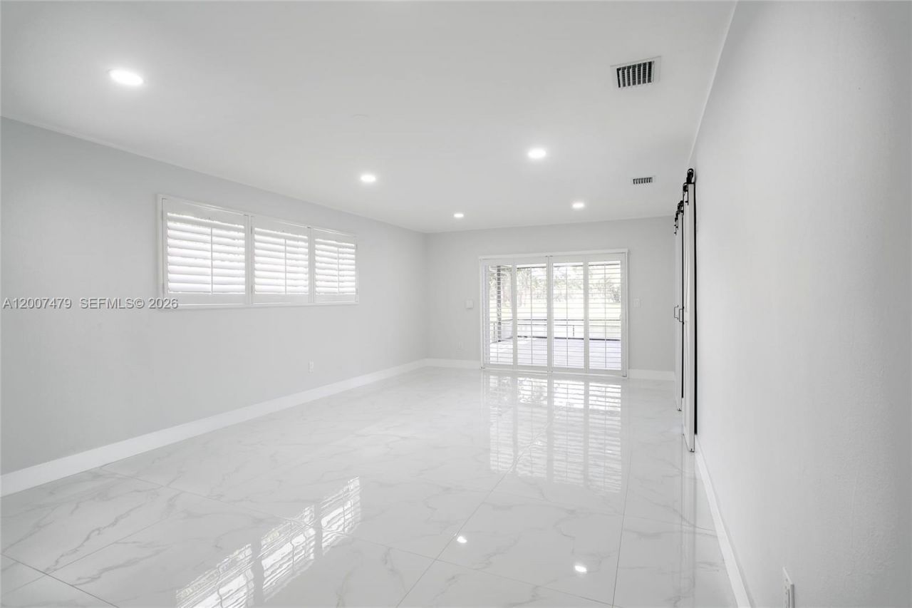 19150 S Saint Andrews Dr, Hialeah, FL 33015 Photo