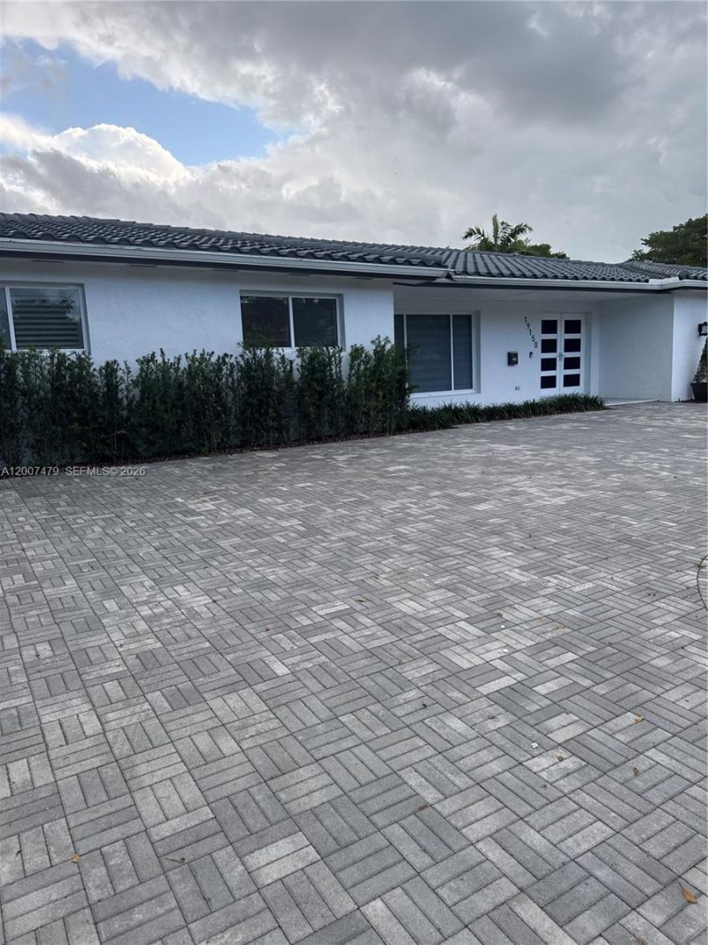 19150 S Saint Andrews Dr , Hialeah, FL 33015 Photo