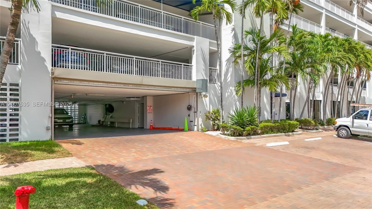3100 NE 48th St, Unit 507, Fort Lauderdale, FL 33308 Photo