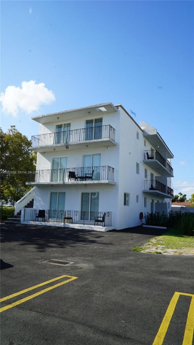 1328 NW 4th St, Unit G, Miami, FL 33125 Photo