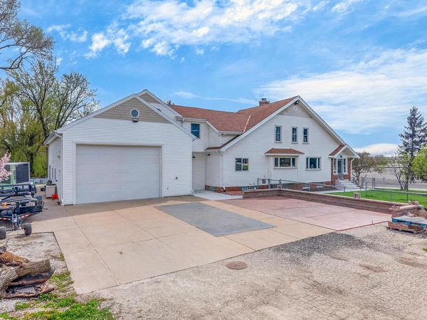 S25W27133 Rocky Hills COURT, Waukesha, WI 53188