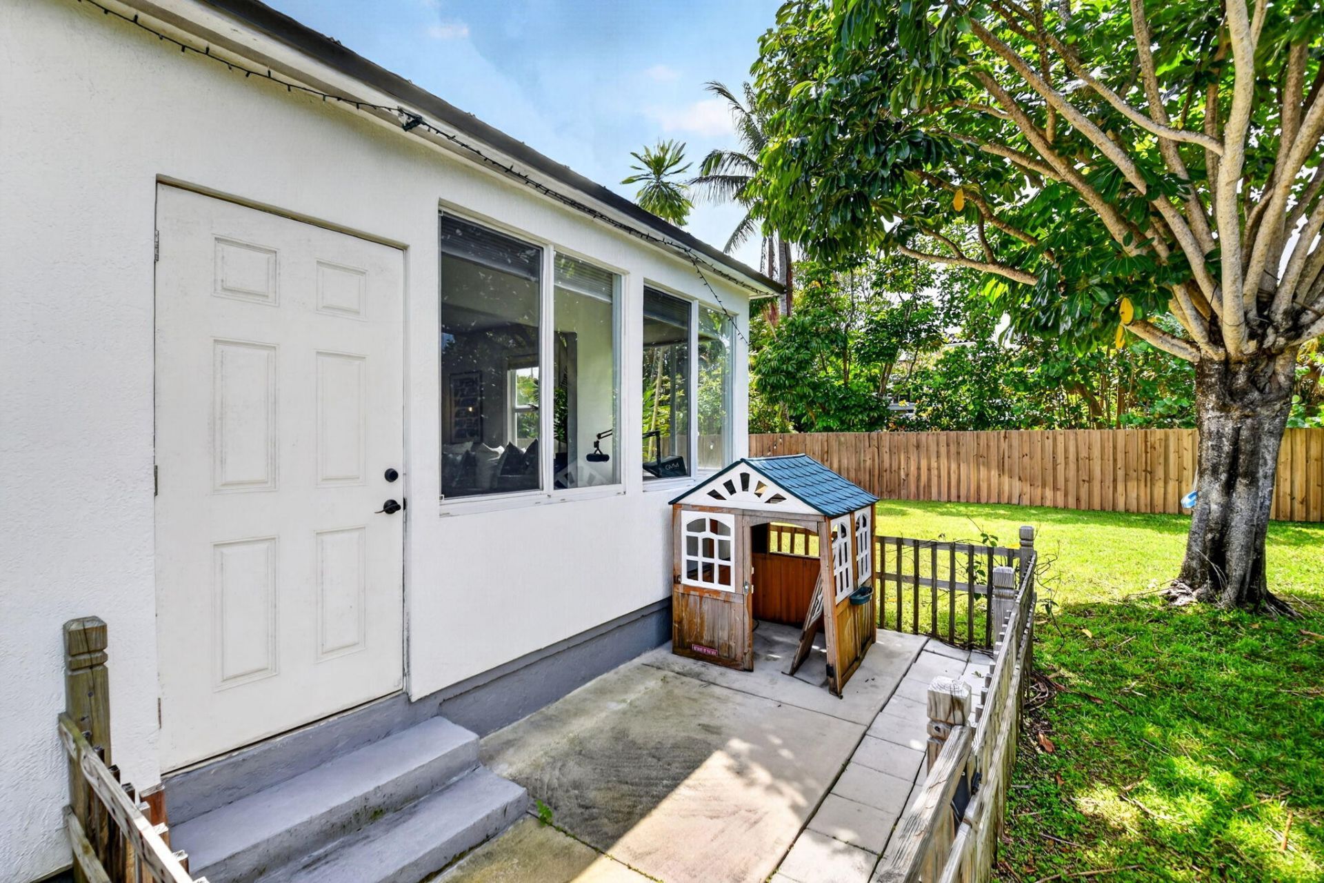 702 Forest Hill Boulevard, West Palm Beach, FL 33405 Photo