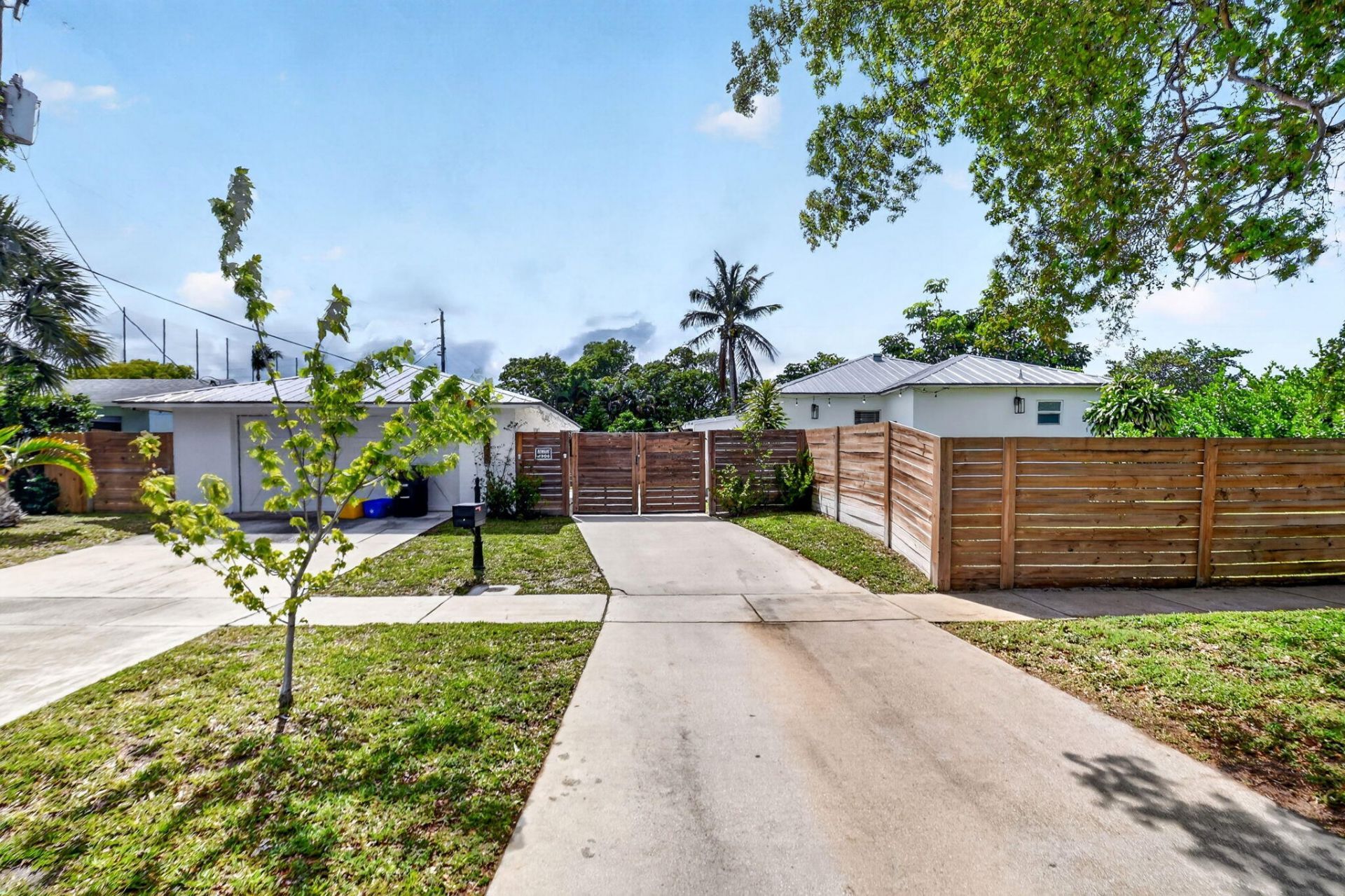 702 Forest Hill Boulevard, West Palm Beach, FL 33405 Photo