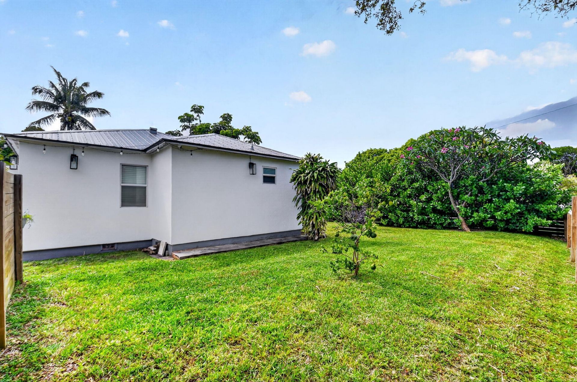 702 Forest Hill Boulevard, West Palm Beach, FL 33405 Photo