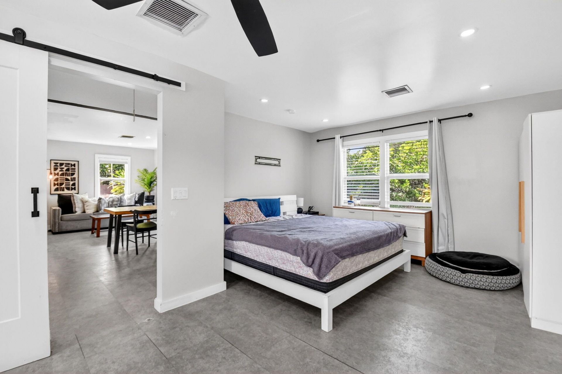 702 Forest Hill Boulevard, West Palm Beach, FL 33405 Photo