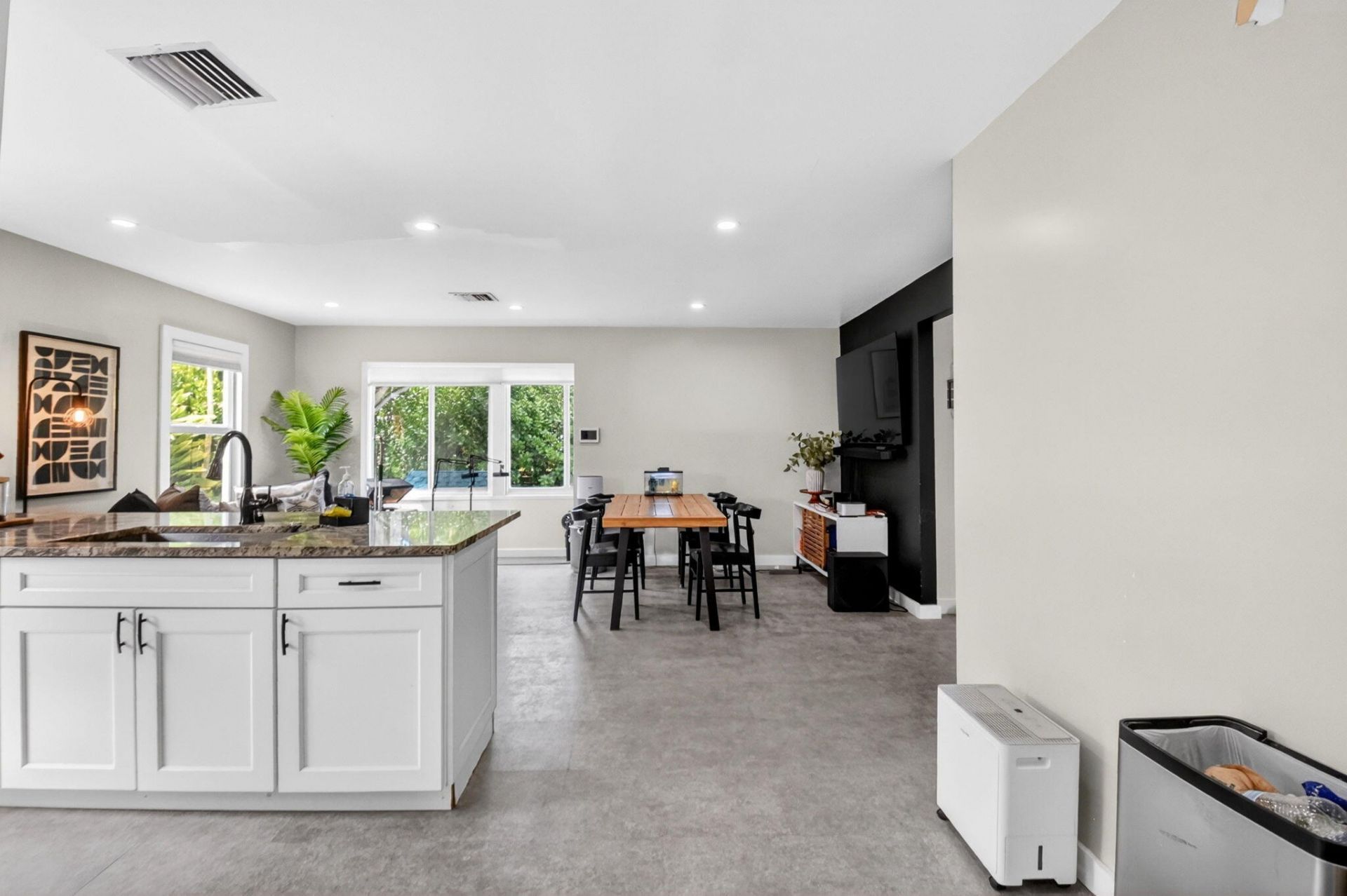 702 Forest Hill Boulevard, West Palm Beach, FL 33405 Photo