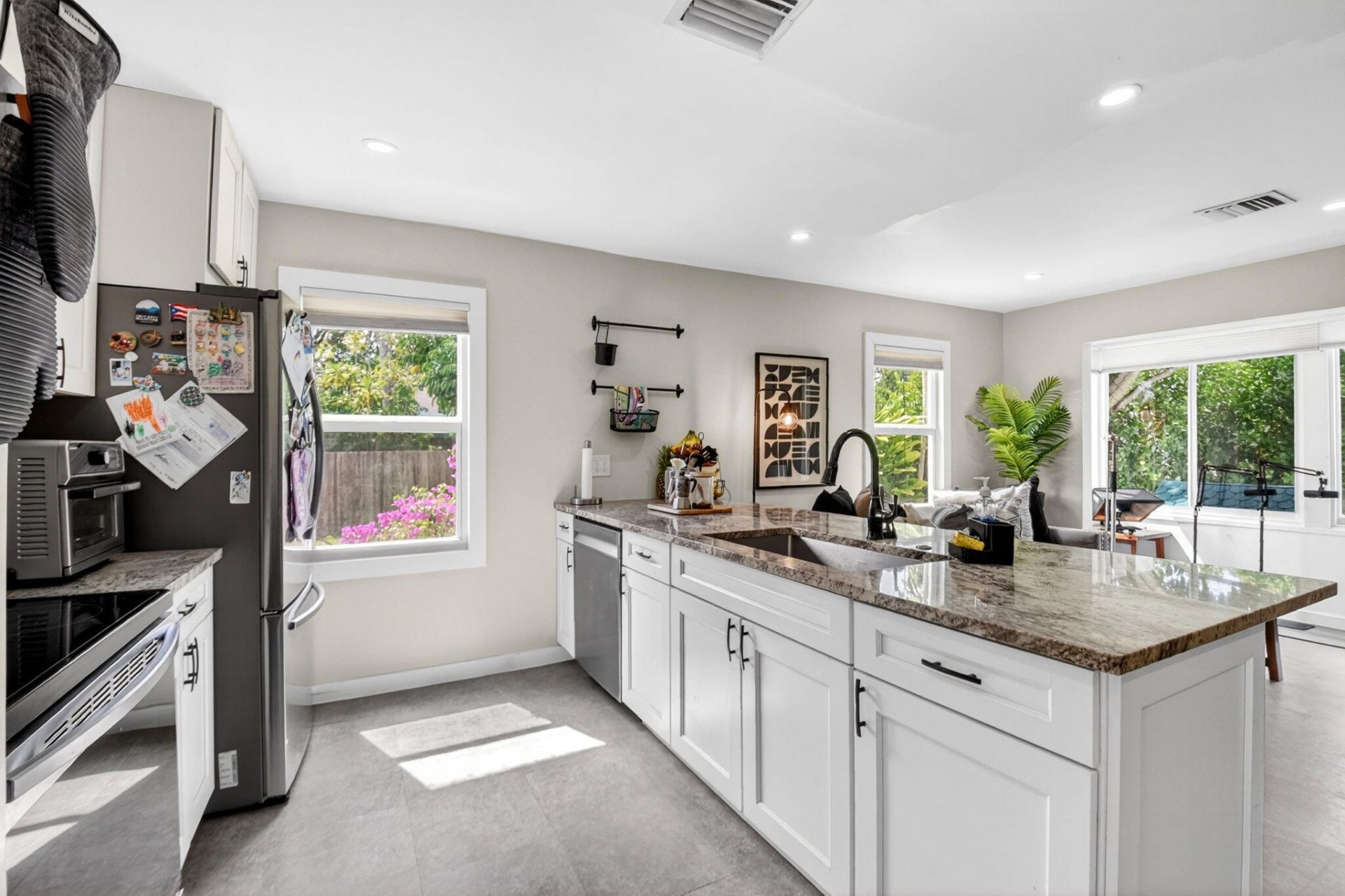 702 Forest Hill Boulevard, West Palm Beach, FL 33405 Photo