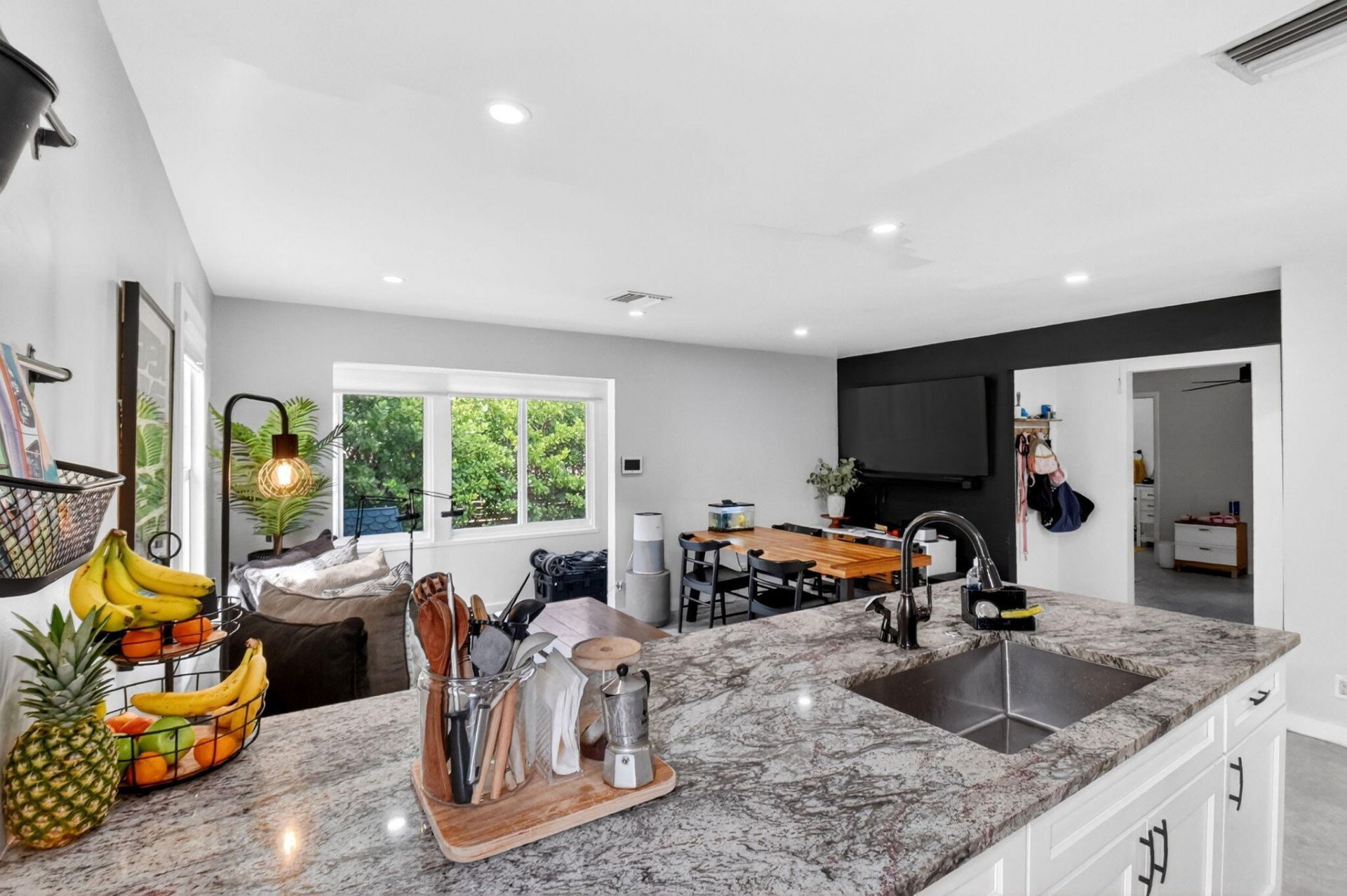 702 Forest Hill Boulevard, West Palm Beach, FL 33405 Photo