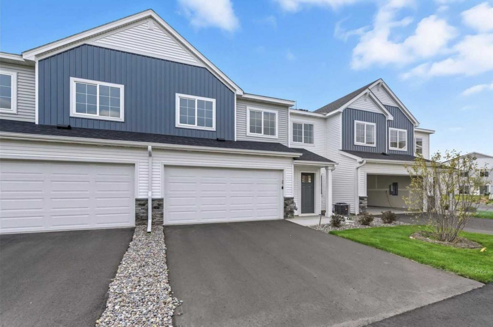 8856 Meadowcrest Drive NE, Monticello, MN 55328