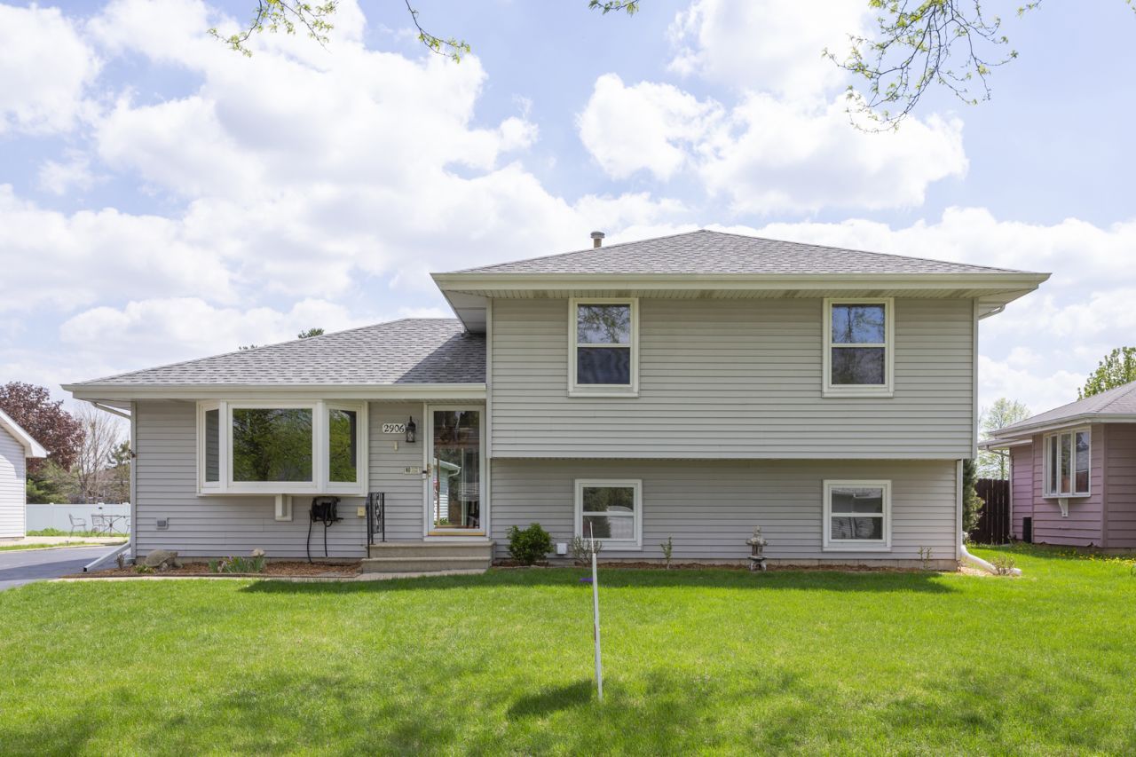 2906 Warren Dorris Drive , Joliet, IL 60435 Main Photo