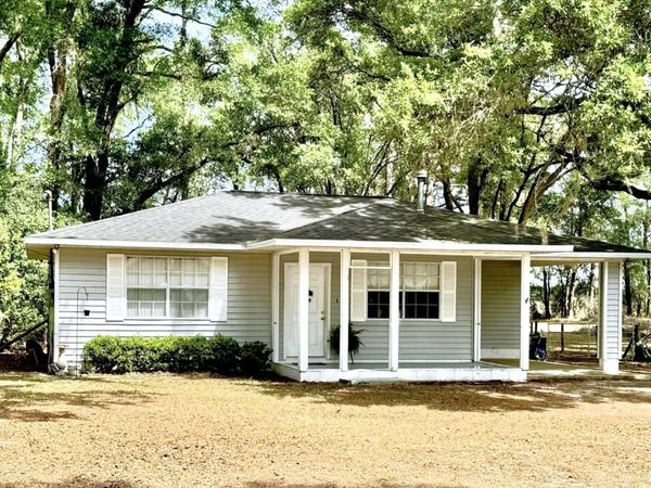 822 S Main St, Trenton, FL 32693