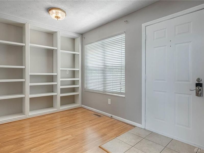 3913 E Summit Ridge Drive, Beavercreek, OH 45430 Photo 3