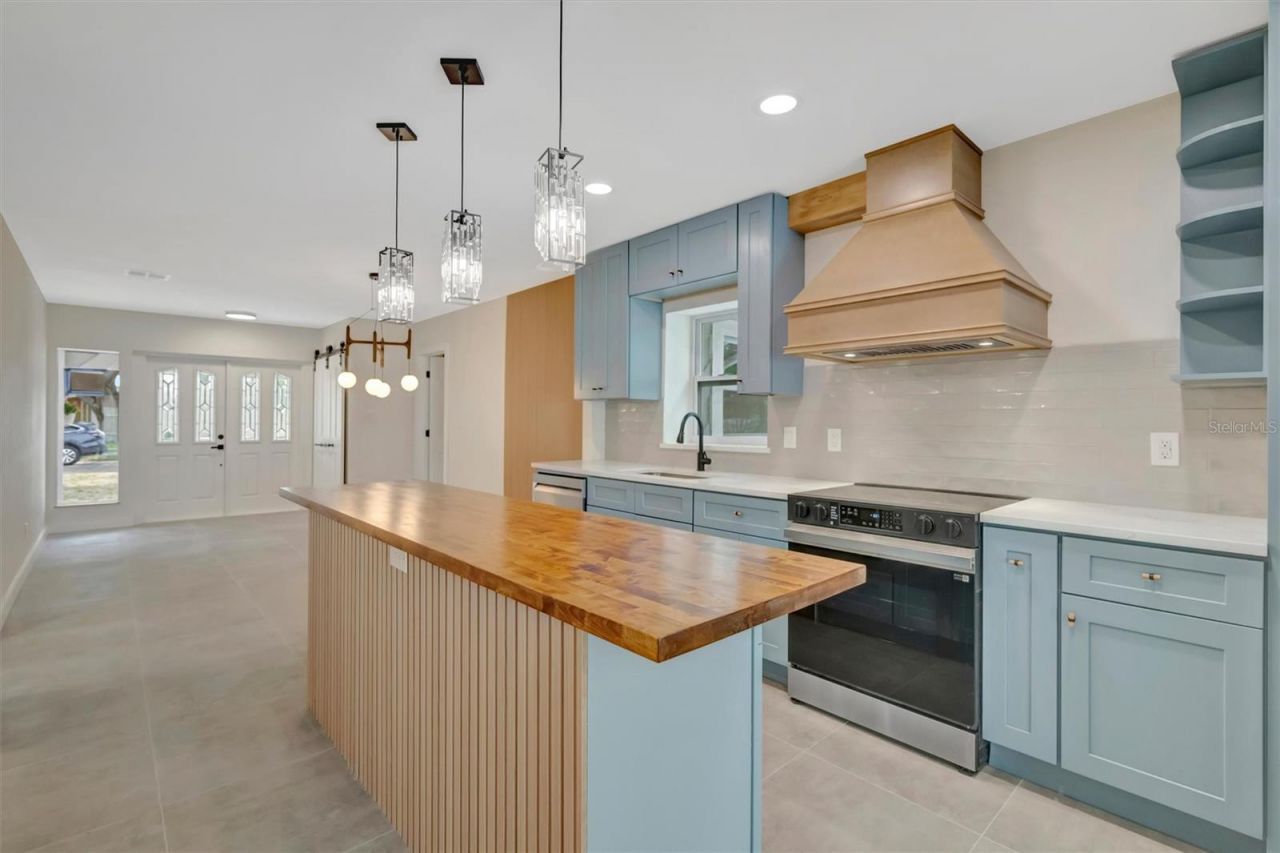 647 74th Avenue N, Saint Petersburg, FL 33702 Photo